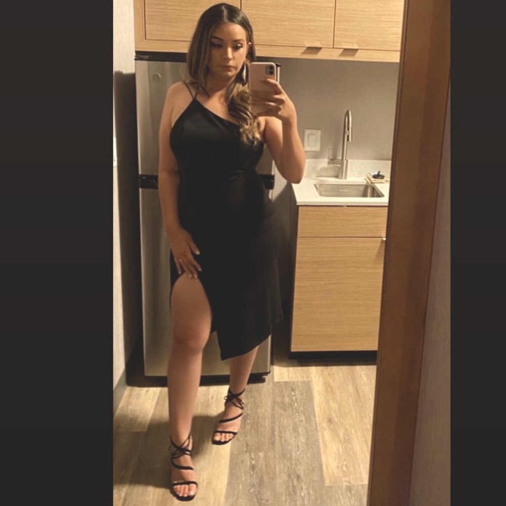 Hello molly taking it back dress in black. Used once for a wedding size Large.